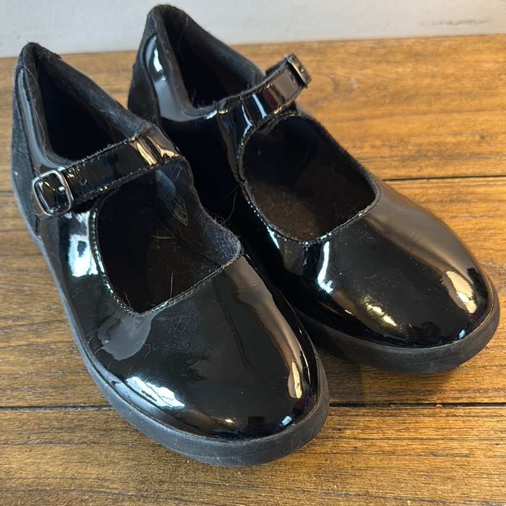 UGG Girl’s 3Y Black Patent Leather Mary Jane Shoes